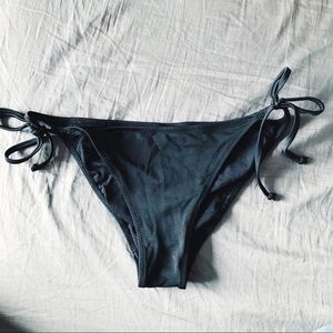 H&M size 6 black string bikini bottom